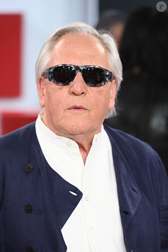 Exclusif - Gilbert Montagné - Enregistrement de l'émission Vivement dimanche au studio Rive Gauche , présentée par Michel Drucker . Diffusion sur France 3 le 29/03/2026. Photos prises le 18 mars 2026.
© Guillaume Gaffiot / Bestimage