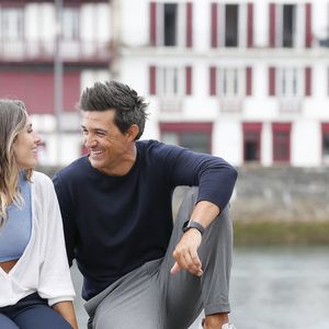 Exclusif -  Rendez-vous avec Jean-Pascal Lacoste (habillé par American Vintage) et sa fiancée Delphine, soeur de l'ancienne Miss France S.Tellier, à Saint-Jean-de-Luz. Le 10 juillet 2020
© Patrick Bernard / Bestimage