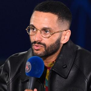 Malik Bentalha - Célébrités dans les tribunes du match aller des huitièmes de finale de la Ligue des champions entre le PSG et la Real Sociedad (2-0) au Parc des Princes à Paris le 14 février 2024.