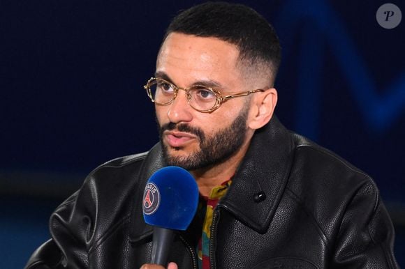 Malik Bentalha - Célébrités dans les tribunes du match aller des huitièmes de finale de la Ligue des champions entre le PSG et la Real Sociedad (2-0) au Parc des Princes à Paris le 14 février 2024.