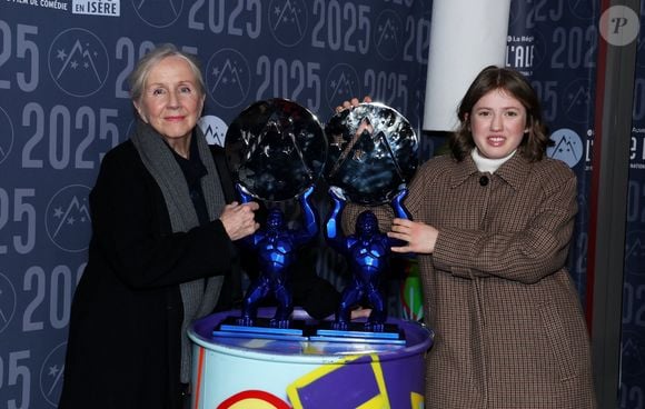 Hélène Vincent et Juliette Gasquet, Prix d'interprétation féminine ex-equo - Photocall des lauréats de la 28ème édition du Festival international du film de comédie de l'Alpe d'Huez le 18 janvier 2025. © Dominique Jacovides / Bestimage
