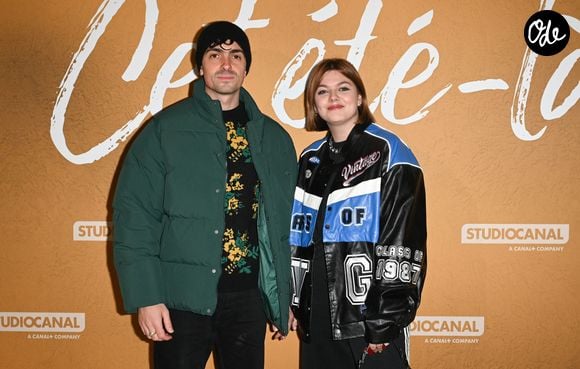 Florian Rossi et sa compagne Louane Emera à l'avant-première du film "Cet été-là" au cinéma Pathé Wepler à Paris le 3 janvier 2022.

© Coadic Guirec/Bestimage