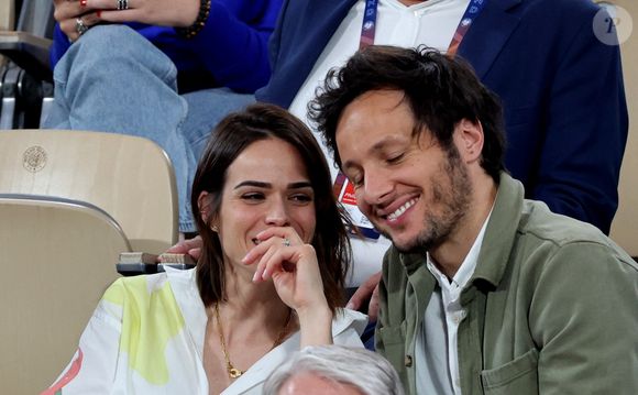 Violoniste perfectionniste, Catherine Robert préfère rester à l’écart des caméras.

Le chanteur Vianney et sa femme Catherine Robert en tribunes lors des Internationaux de France de Tennis de Roland Garros 2025, à Paris, France, le 6 juin 2025. © Jacovides-Moreau/Bestimage