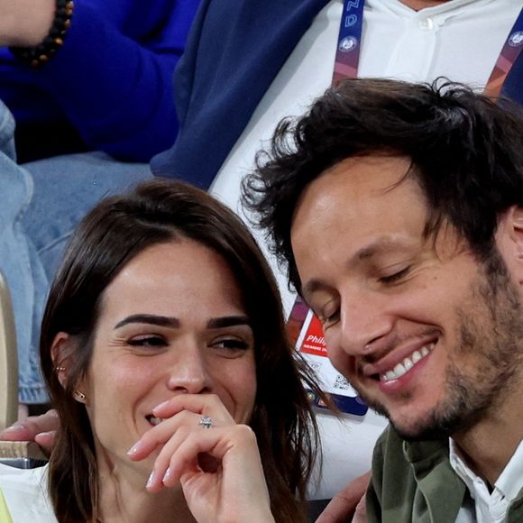 Violoniste perfectionniste, Catherine Robert préfère rester à l’écart des caméras.

Le chanteur Vianney et sa femme Catherine Robert en tribunes lors des Internationaux de France de Tennis de Roland Garros 2025, à Paris, France, le 6 juin 2025. © Jacovides-Moreau/Bestimage