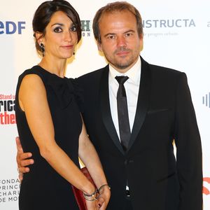 Son épouse actuelle partageait auparavant la vie d'une autre figure bien connue des téléspectateurs, Stéphane Hénon.

Stéphane Henon et son ex femme Isabelle - Soirée de Gala "Africa on the Rock" de l'AMREF Flying Doctors en partenariat avec la Fondation Princesse Charlene de Monaco à l'hôtel de Paris, le 17 octobre 2015.

© Bruno Bebert / Olivier Huitel / Pool Restreint / Bestimage