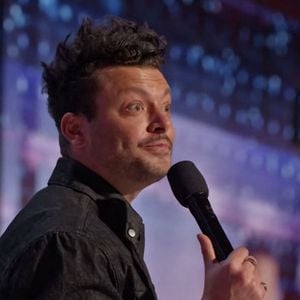 Le réalisateur Claude Zidi Jr, qui a donné vie au film, a révélé que l'humoriste et comédien de 35 ans avait lui-même "acheté un bien en viager il y a quelques années".
Kev Adams cartonne dans l'émission TV "America's Got Talent", l'équivalent de l'émission "La France a un incroyable talent", à Los Angeles.