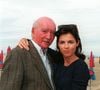 “Doté d’un flair incomparable, il est passé à côté de Michel Sardou, dont il a rompu le contrat après un album”, écrit "Le Figaro"
Archives - Eddie Barclay et sa femme Caroline à Deauville en 1995. ANGELI-RINDOFF / BESTIMAGE