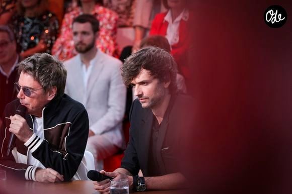 Exclusif - Jean-Michel Jarre, David Jarre sur le plateau de l'émission "C à vous" lors du 77ème Festival International du Film de Cannes, France, le 16 mai 2024. © Jack Tribeca/Bestimage