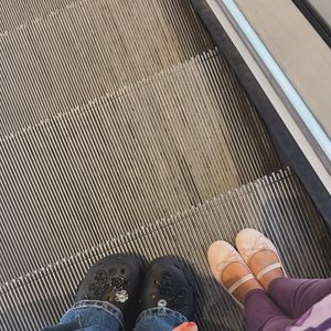 Liham a notamment renouvelé sa garde-robe.

Vitaa a partagé sa séance shopping avec ses enfants. Capture d'écran Instagram