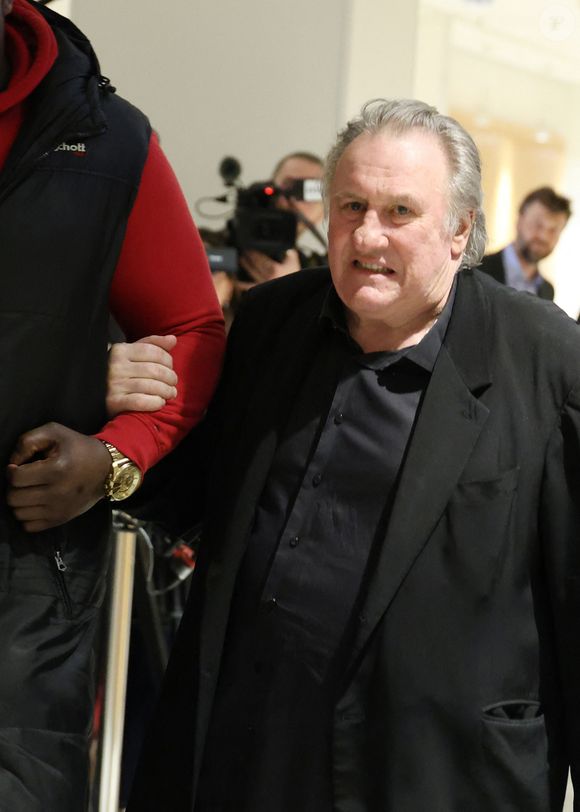 Gérard Depardieu écope de 18 mois de prison avec sursis rapporte l'AFP
Gérard Depardieu - Procès de Gérard Depardieu pour agressions sexuelles sur deux femmes lors d'un tournage de film en 2021, au tribunal correctionnel de Paris le 27 mars 2025.

© Guignebourg / Clovis / Bestimage