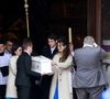 Si des questions subsistent, la famille a décidé de se mettre au vert comme ont révélé nos confrères de "La Provence". 

Les parents de Emile, Marie et Colomban portent le petit cercueil - Obsèques du petit Emile à la basilique Sainte-Marie-Madeleine de Saint-Maximin-la-Sainte-Baume dans le Var le 8 février 2025
© Franz Chavaroche / Bestimage