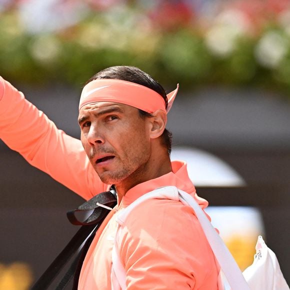Xisca Perello assiste au match de son mari Rafael Nadal, et salue l’infante Elena d’Espagne lors du tournoi de tennis Mutua à Madrid, le 29 avril 2024. © Europa Press / Bestimage