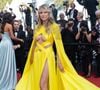 Mais ces tenues, c'est peut-être fini, si l'on en croit les dernières recommandations du festival...
Heidi Klum - Montée des marches du film "La passion de Dodin Bouffant" lors du 76ème Festival International du Film de Cannes, au Palais des Festivals à Cannes. Le 24 mai 2023. © Olivier Borde / Bestimage