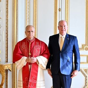 Le repas a été préparé par des étudiants du lycée Rainier-III, encadrés par des chefs.

Le pape Léon XIV avec le prince Albert II de Monaco - Entretien au palais pricnier et photo officielle - Visite historique du pape Léon XIV à Monaco le 28 mars 2026.
© Bruno Bebert - Dominique Jacovides / Bestimage