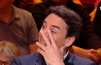 Invité sur le plateau de l'émission "Quelle Époque", Julian Bugier a été surpris par un message vidéo inattendu de sa femme, Claire Fournier, diffusé en plein direct. 

Julian Bugier dans "Quelle Époque" France 2