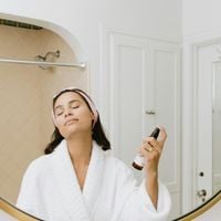 Ce geste que l’on fait tous au quotidien pourrait bien coûter cher à notre peau, heureusement il existe des alternatives !