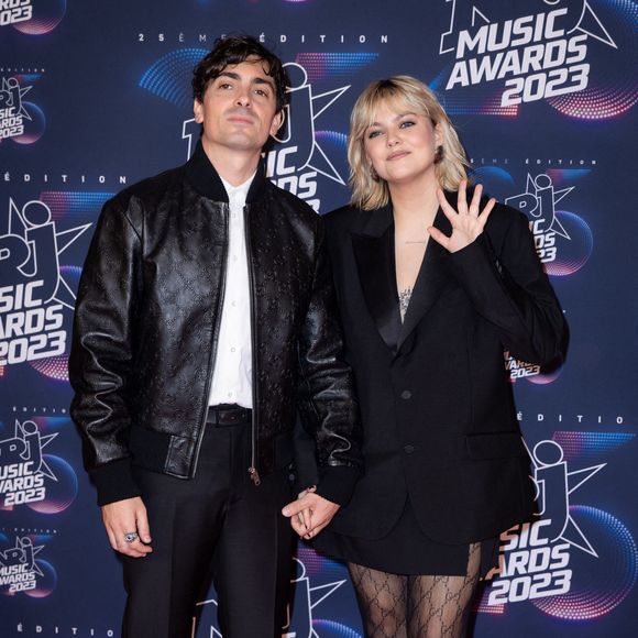 Tapis rouge des NRJ MUSIC AWARDS 2023. LOUANE ET FLORIAN ROSSI assistent au tapis rouge des NRJ MUSIC AWARDS 2023, au Palais des Festivals, à Cannes. Le 10 novembre 2023. Photo by Shootpix/ABACAPRESS.COM