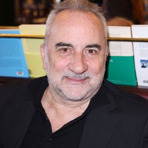 Antoine Duléry n'oublie pas pour tous les jolis souvenirs partagés. 

Antoine Duléry assistant au déjeuner de délibération des Prix Littéraires des 30èmes Journées du Livre et du Vin de Saumur Les Deux Magots au restaurant Les Deux Magots à Paris, France le 06 mars 2026. Photo par Jerome Dominé/ABACAPRESS.COM