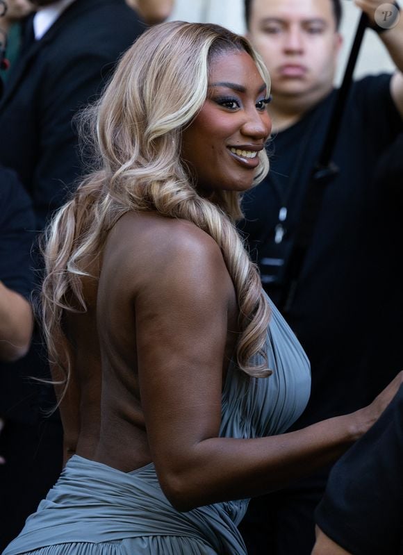 Info - Aya Nakamura annonce la sortie de son nouvel album "Destinée" sur son label (21 novembre 2025) et un concert au stade de France, le 29 mai 2026 - Aya Nakamura - Arrivées au défilé Balenciaga Collection Haute Couture Automne/Hiver 2025-2026 lors de la Fashion Week de Paris (PFW), à Paris, France, le 9 juillet 2025. © Thibault Duboucher/Bestimage