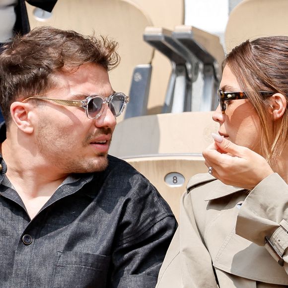 Antoine Dupont et sa compagne Iris Mittenaere en tribunes lors de la finale messieurs des Internationaux de France de Tennis de Roland Garros 2025 (jour 15), à Paris, France, le 8 juin 2025. © Cyril Moreau/Bestimage