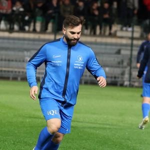Kendji Girac durant la première édition du " match des légendes " opposant l'équipe des Légendes, les anciens de Cannes, à l'équipe des Etoiles avec pour capitaine Didier Deschamps, au stade Pierre de Coubertin à Cannes, le 30 octobre 2025. 
© Dominique Jacovides / Bruno Bebert / Bestimage