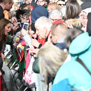 Le prince William, prince de Galles, et Catherine (Kate) Middleton, princesse de Galles, visitent le marché de Pontypridd, le 26 février 2025. 
Zuma Press/Bestimage