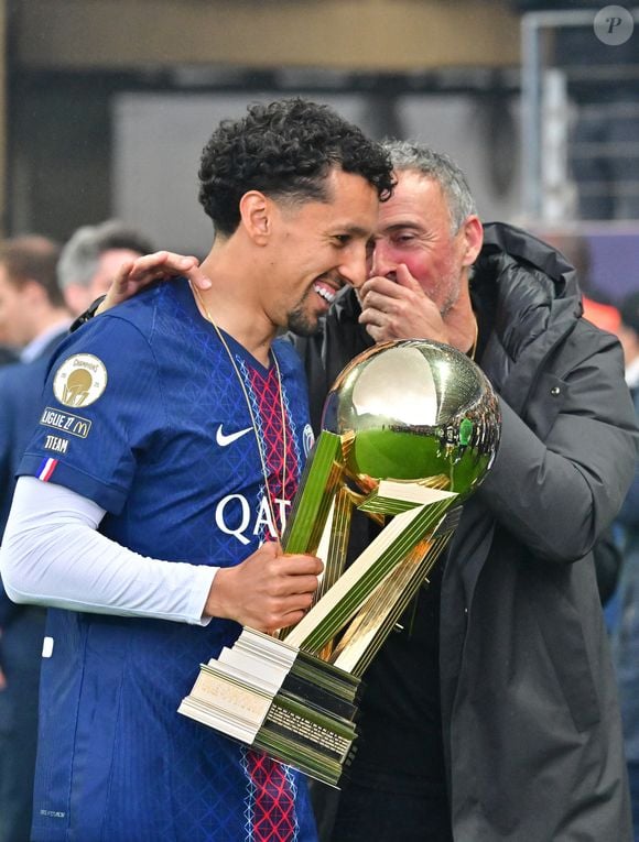 Luis Enrique, Marquinhos - Le Paris Saint-Germain (PSG) est sacré Champion de France 2026 lors de sa rencontre face au Paris FC (2-1) au stade Jean Bouin à Paris, le 17 mai 2026.
© Christian Liewig/Bestimage