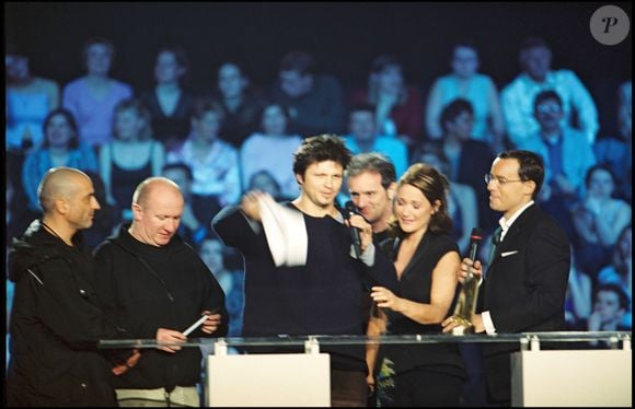 Dans un post sur Facebook, Serge Teyssot-Gay a pris la parole.

Noir Désir reçoit la Victoire de la Musique 2002 du meilleur album rock de l'année.

Photo : AGENCE / BESTIMAGE