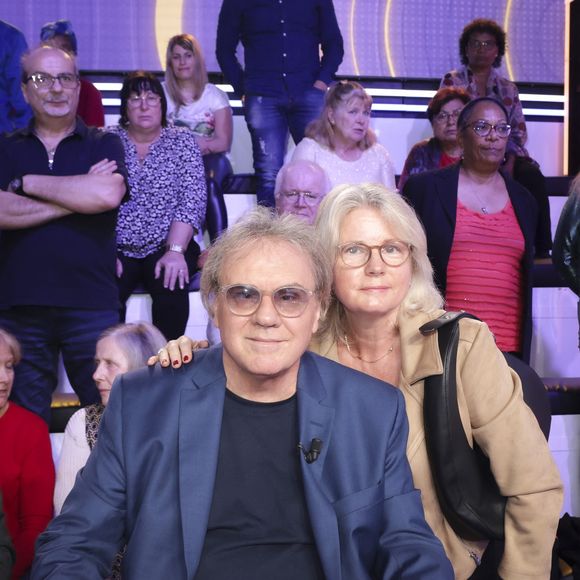 Exclusif - François Valery et sa femme sur le plateau de l’enregistrement de l’émission « Face à Hanouna » présentée par C.Hanouna et diffusée sur C8 le 19 octobre 2024, à Paris, France, le 17 octobre 2024. © Jack Tribeca/Bestimage