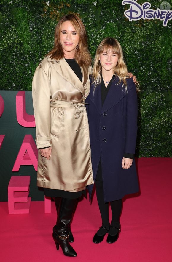 Géraldine Danon et sa fille Laura Poupon - Avant-première de la mini-série Disney "Tout Va Bien" à l'UGC Normandie à Paris le 9 novembre 2023. © Coadic Guirec / Bestimage
