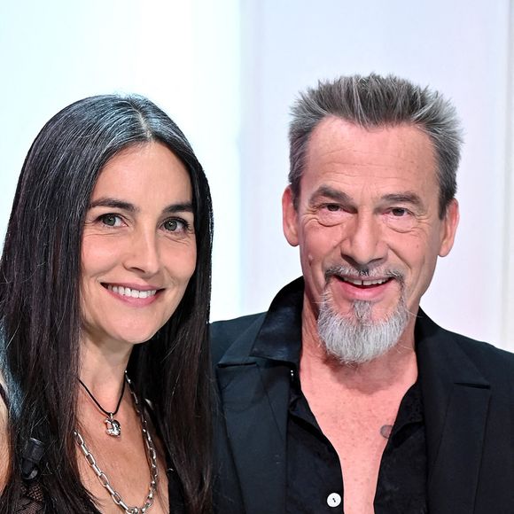 Interviewée par VSD, la fille d'Azucena âgée de 25 ans est revenue sur son parcours scolaire et sur son enfance loin du show-business. 

Exclusif - Florent Pagny et son épouse Azucena - Enregistrement de l'émisssion Vivement dimanche au studio Gabriel, presentée par Michel Drucker . Diffusion sur France 2 le 21 Novembre 2021 . © Guillaume Gaffiot / Bestimage
