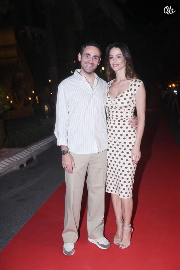 Le couple a eu un enfant en mai 2022, un garçon prénommé Pio.

Camille Combal et sa femme Marie à la 1ère édition du Marrakech Comedy Festival le 6 juin 2026.

© Rachid Bellak / Bestimage