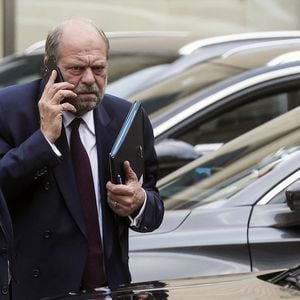 Eric Dupond-Moretti, ministre de la Justice, garde des Sceaux quitte le Comité interministériel des villes à l'hôtel de Matignon, à Paris, France, le 30 juin 2023. Dans le contexte des tensions que connaissent certaines villes, le déroulé du CIV a été adapté : il permettra d’échanger sur les événements actuels et de présenter les mesures que porte le Gouvernement en faveur des quartiers prioritaires de la politique de la ville: le plan "Quartiers 2030". © Stéphane Lemouton/Bestimage