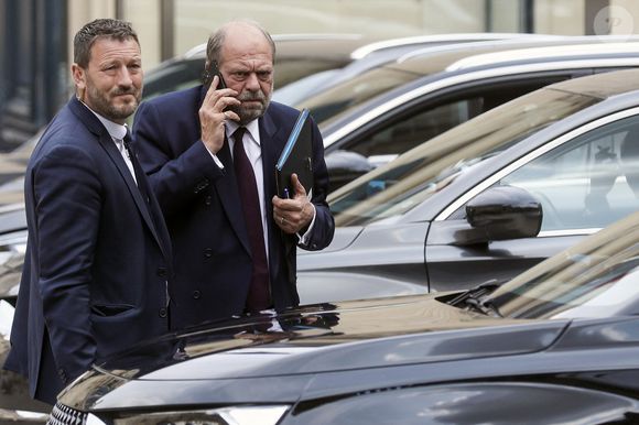 Eric Dupond-Moretti, ministre de la Justice, garde des Sceaux quitte le Comité interministériel des villes à l'hôtel de Matignon, à Paris, France, le 30 juin 2023. Dans le contexte des tensions que connaissent certaines villes, le déroulé du CIV a été adapté : il permettra d’échanger sur les événements actuels et de présenter les mesures que porte le Gouvernement en faveur des quartiers prioritaires de la politique de la ville: le plan "Quartiers 2030". © Stéphane Lemouton/Bestimage