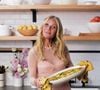 Gwyneth Paltrow a lancé Goop il y a dix-huit ans, une marque dédiée au lifestyle devenue un véritable empire commercial.

Gwyneth Paltrow prépare un de ses plats préférés dans sa cuisine de Los Angeles.

JLPPA / Bestimage