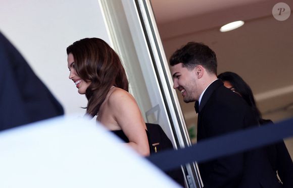 Antoine Dupont et sa compagne Iris Mittenaere - Antoine Dupont et sa compagne Iris Mittenaere se retrouvent sur les marches  du film « Dossier 137 » lors du 78ème Festival International du Film de Cannes le 15 mai 2025.

© Jacovides / Moreau / Bestimage