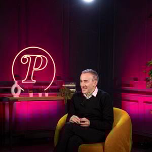 Exclusif - Rendez-vous avec Elie Semoun dans les locaux de Webedia lors d'une interview pour Purepeople à Levallois-Perret le 19 mars 2024. © Cyril Moreau/Bestimage