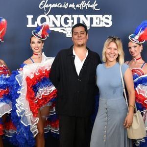 Cette sortie parisienne a donc permis de revoir Yasmine Lavoine Poniatowski, qui poursuit son propre chemin loin de l'ombre de ses célèbres parents

Exclusif - Yasmine Lavoine et son compagnon le comédien Névil de Montalembert dans l'espace VIP "le Pavillon Eiffel," lors de la 12ème édition Longines Paris Eiffel Jumping au pied de la Tour Eiffel sur le Champ-de-Mars à Paris, France le 20 juin 2026 © Perusseau / Veeren / Bestimage