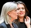 Coordonnées dans leurs tenues, mère et fille arboraient un total look noir : la princesse Caroline avait opté pour un tailleur pantalon noir, tandis que Charlotte Casiraghi portait une jupe plissée associée à un tee-shirt. 

La princesse Caroline de Hanovre et sa fille Charlotte Casiraghi ont assisté à la cérémonie de proclamation de l'édition 2025 des Prix de la Fondation Prince Pierre à l'opéra Garnier à Monaco, le 14 octobre 2025.
© Bruno Bebert / Bestimage