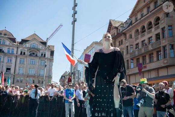 11 mai 2025, Bâle, SUISSE : Louane Emera de France arrive au 69ème Concours Eurovision de la Chanson qui s'est tenu au Rathaus le 11 mai 2025 à Bâle, Suisse. © Baden Roth/ZUMA Press Wire
