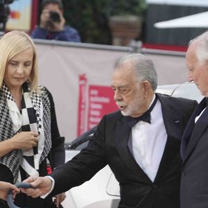 Son dernier film, Megalopolis, n'a rapporté "que" 14,4 millions de dollars.


Venise, Italie, 27 août 2025. 
Lena Herzog, Francis Ford Coppola et Werner Herzog
 Laurent Lairys /PSNEWZ / Bestimage