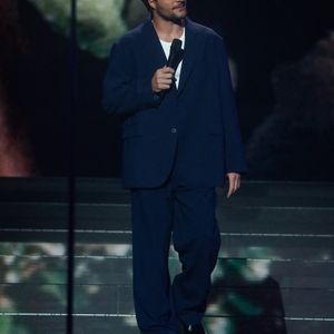 Exclusif - Amir Haddad - Enregistrement de l'émission "Eternel Aznavour, le concert événement", diffusée le 18 octobre sur France 3
© Christophe Clovis-Cyril Moreau / Bestimage

Éternel Aznavour : le concert événement
Vendredi 18 octobre à 21.05 sur France 3 et sur france.tv
Logo de la plateforme france.tv
Logo France 3

Pour célébrer le centenaire de la naissance de l'une des plus grandes légendes de la chanson française et à l'occasion de la sortie du film Monsieur Aznavour, nous vous invitons à une soirée exceptionnelle autour de ses plus belles chansons.

Les plus grands artistes de la scène française lui rendent hommage au cours de cette soirée musicale. Entourés d’un orchestre composé de 22 musiciens, ils se succéderont pour interpréter ses plus grands succès, et témoigner de l’histoire d’amour qui les lie avec Charles Aznavour.

De "La Bohème" à "Emmenez-moi", en passant par "Hier encore" et "Je m’voyais déjà", chaque performance sera un hommage vibrant à l'homme qui a marqué des générations par ses textes profonds et sa voix inoubliable. Ce sera également l’occasion d’en apprendre plus sur cet homme pudique à travers des images d’archives rares issues de la collection privée de Charles Aznavour qui viendront ponctuer ce show.   

Ne manquez pas cette soirée inoubliable où la musique, l’émotion et la poésie seront au rendez-vous pour célébrer l'héritage artistique de Monsieur Charles Aznavour.