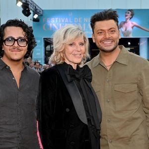 On a également vu, à Nice, Brahim Boulhel, Chantal Ladesou et Kev Adams, qui seront le 15 octobre 2025 à l'affiche de "Jour J", réalisé par Claude Zidi Jr.

Brahim Boulhel, Chantal Ladesou et Kev Adams durant le soirée de clôture du festival Cinéroman au Pathé gare du Sud, à Nice le 4 octobre 2025. © Bebert-Jacovides/Bestimage