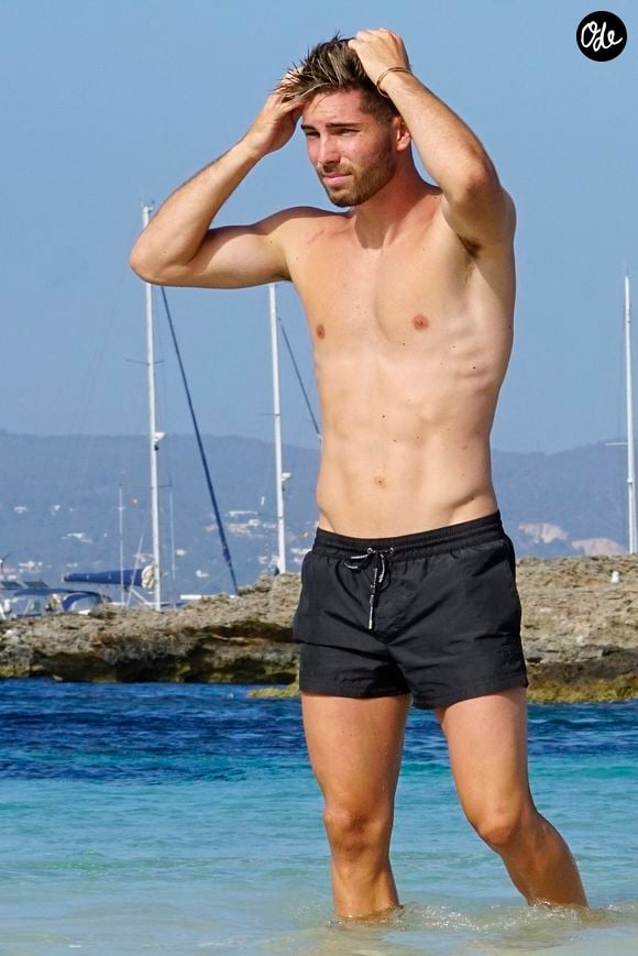 Exclusif - Luca Zidane a été aperçu avec des amis en train de jouer au football sur une plage à Ibiza en Espagne, le 14 juin 2019.