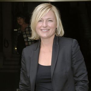 Anne-Elisabeth Lemoine répondra-t-elle aux insinuations de la chanteuse ?

La présentatrice Anne-Elisabeth Lemoine quitte la conférence de presse annuelle de Canal Plus qui s'est tenue au théâtre du Chatelet à Paris, France, le 28 août 2007. Photo by Giancarlo Gorassini/ABACAPRESS.COM
