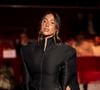 Enfin, au-delà de la gestion de la fatigue Isabeau Delatour recommande d'avoir impérativement une paire de rechange plate dans son sac !

Isabeau Delatour au défilé Stéphane Rolland "Collection Haute Couture Printemps/Eté 2026" lors de la Fashion Week de Paris,le 27 janvier 2026

Pierre Perusseau / Bestimage