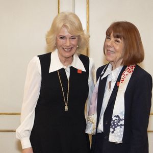 La famille royale a tenu à saluer l'immense courage et la dignité dont elle a fait preuve lors de son procès.

La reine Camilla (à gauche) avec Madame Gisele Pelicot lors d'une audience à Clarence House à Londres. Date de la photo : lundi 23 février 2026.
 Aaron Chown/PA Wire : Aaron Chown/PA Wire