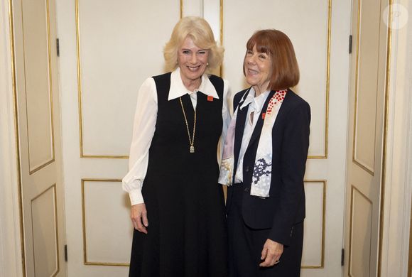 La famille royale a tenu à saluer l'immense courage et la dignité dont elle a fait preuve lors de son procès.

La reine Camilla (à gauche) avec Madame Gisele Pelicot lors d'une audience à Clarence House à Londres. Date de la photo : lundi 23 février 2026.
 Aaron Chown/PA Wire : Aaron Chown/PA Wire