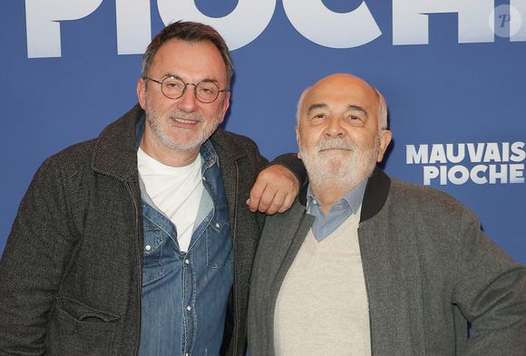 Frédéric Lopez et Gérard Jugnot - Avant-première du film "Mauvaise pioche" au Publicis Cinémas à Paris le 23 mars 2026. © Coadic Guirec/Bestimage