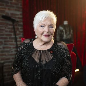 Pour la première fois, elle ne sera pas présente physiquement pour la soirée Sidaction enregistrée cette semaine et diffusée le 22 mars prochain sur France 2

Exclusif - Line Renaud - Backstage de l'enregistrement de l'émission "100 ans de comédies musicales pour le Sidaction", qui sera diffusée le 2 avril sur France 2. Le 10 mars 2020
© Moreau-Perusseau / Bestimage